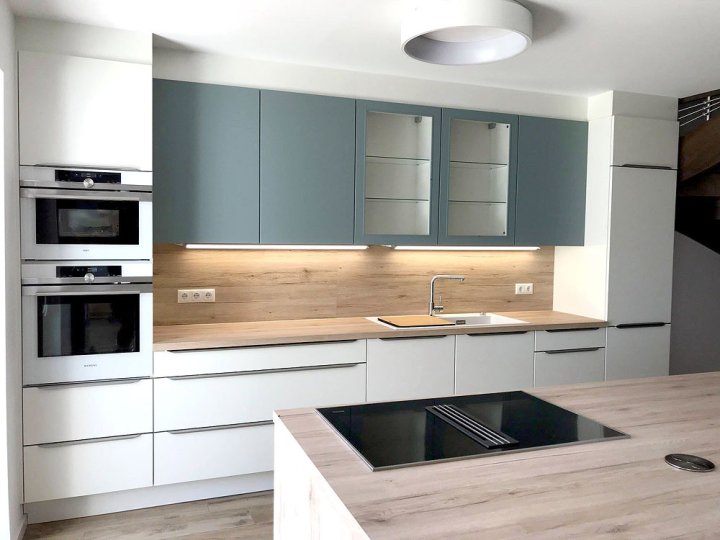 16-bring-farbe-in-deine-designkueche-9