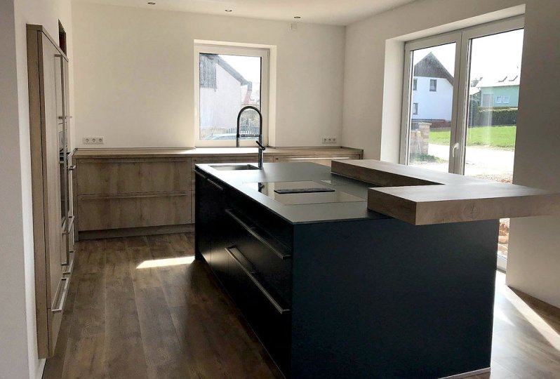 12-design-kueche-holz-glas-arbeitsplatte-3