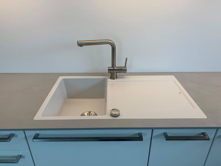 19-03-2019-design-kueche-in-weiss-hochglanz-7