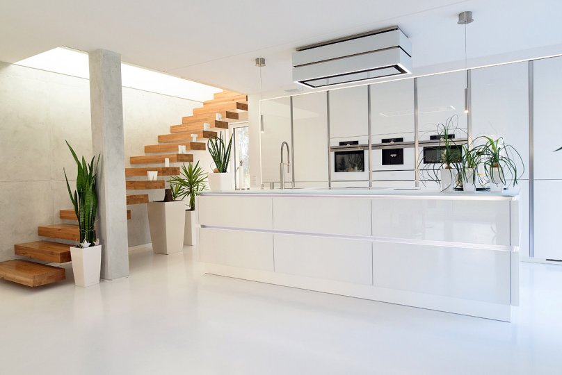 mega-kuechenwelten-schwandorf-wunderschoene-grifflose-designkueche-in-weiss