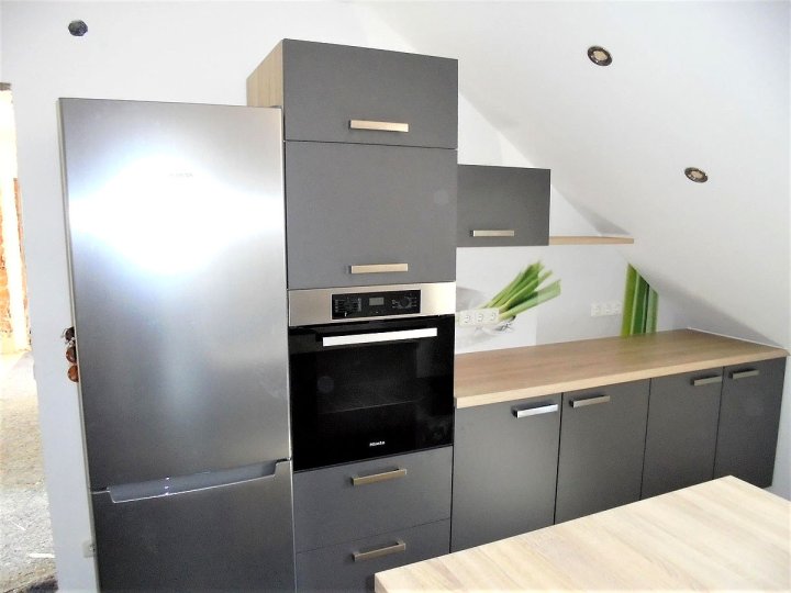 02-zeitlose-kueche-mit-frischen-akzenten-1