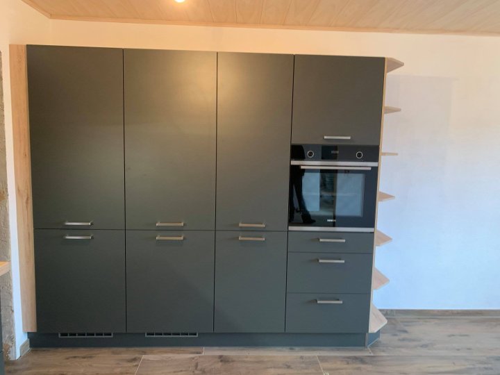 28-03-2019-kueche-in-dunkelgrau-6