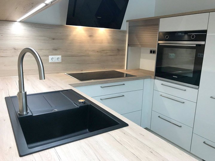 14-lackierte-fronten-mit-absetzungen-in-holz-sind-beliebt-3