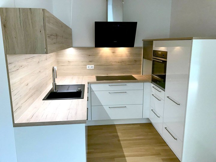 14-lackierte-fronten-mit-absetzungen-in-holz-sind-beliebt-4