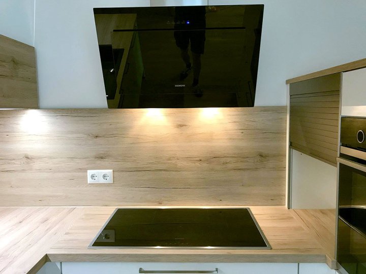 14-lackierte-fronten-mit-absetzungen-in-holz-sind-beliebt-5
