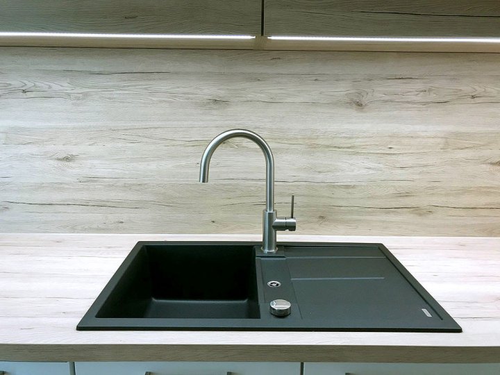 14-lackierte-fronten-mit-absetzungen-in-holz-sind-beliebt-6