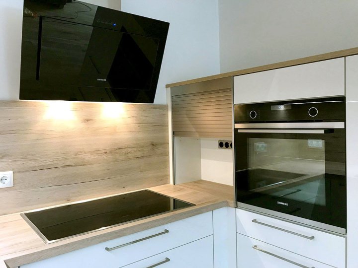 14-lackierte-fronten-mit-absetzungen-in-holz-sind-beliebt-7