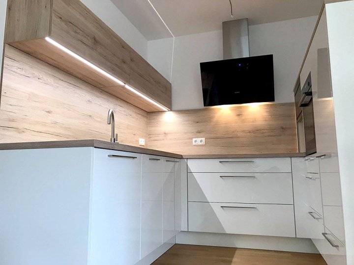 14-lackierte-fronten-mit-absetzungen-in-holz-sind-beliebt-1