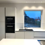 Hochwertige Design-Küche mit Quarzsteinplatte