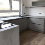 Küche mit Stil - Betonoptik, Induktion mit integriertem Dunstabzug